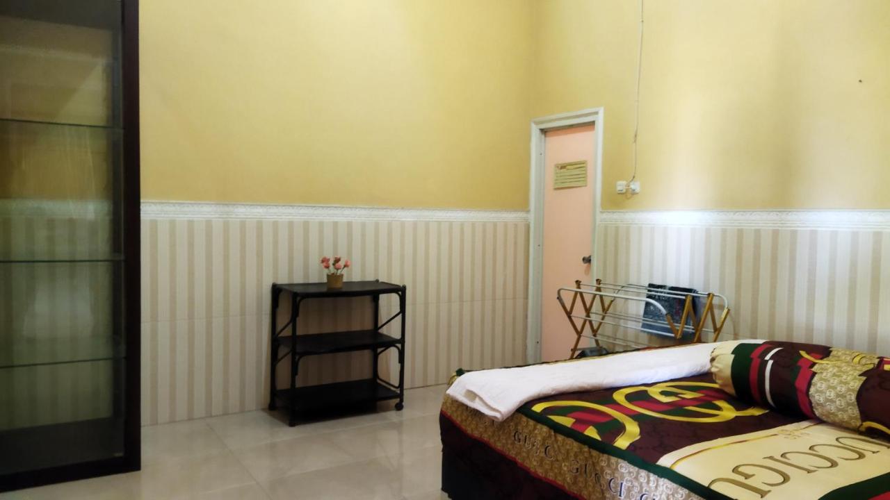 Bougenville Homestay Lembar  Extérieur photo