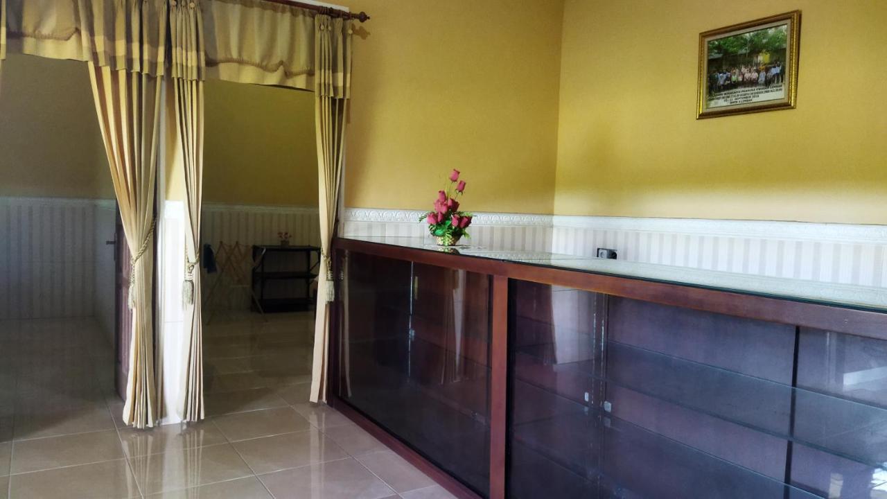 Bougenville Homestay Lembar  Extérieur photo