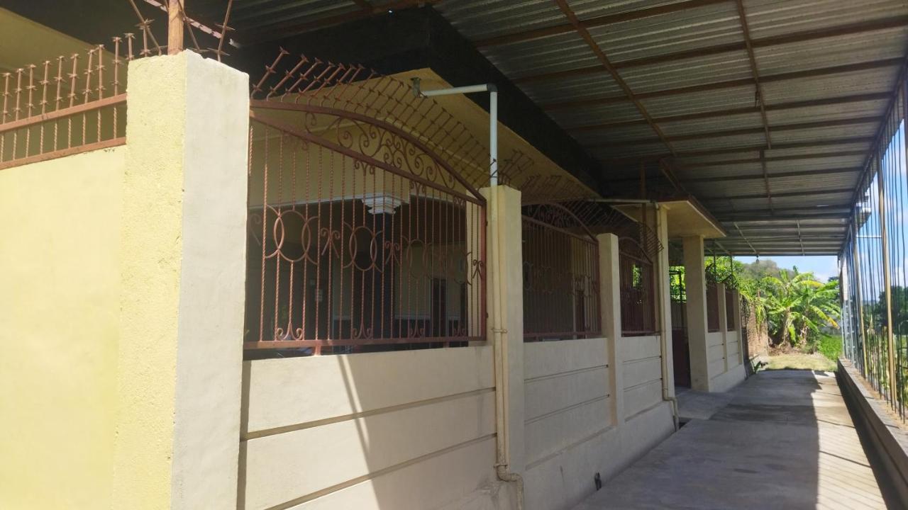 Bougenville Homestay Lembar  Extérieur photo