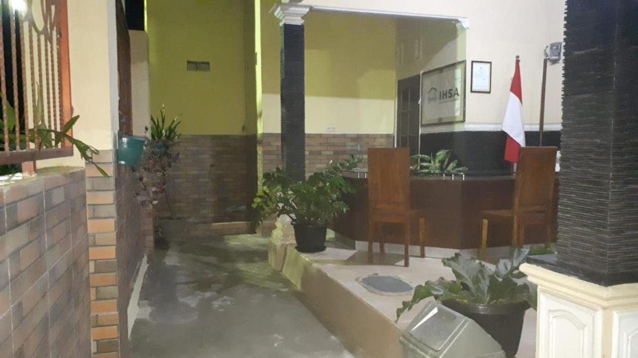 Bougenville Homestay Lembar  Extérieur photo