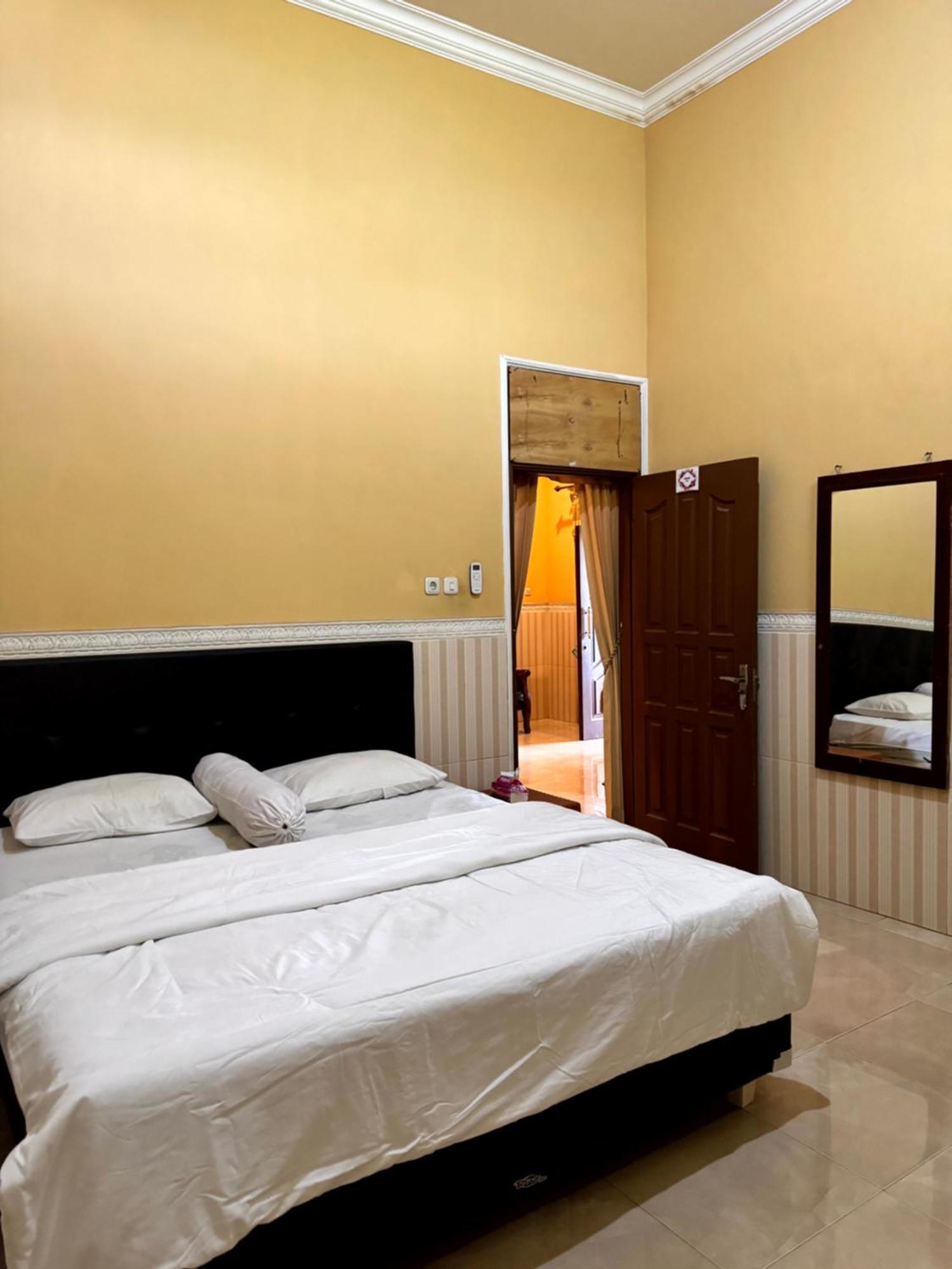 Bougenville Homestay Lembar  Extérieur photo